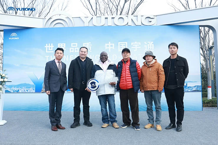 Delivery ceremony for 20 Yutong V6 vans, 10 units of T7, and 10 units D7, for Côte dIvoire Delivery ceremony for 20 Yutong V6 vans, 10 units of T7, and 10 units D7, for Côte dIvoire