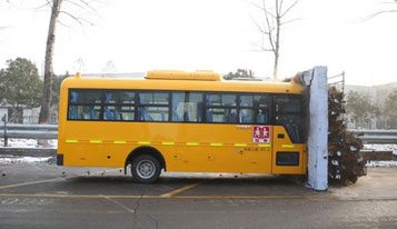 Yutong successfully conducts a wall collision test of school bus