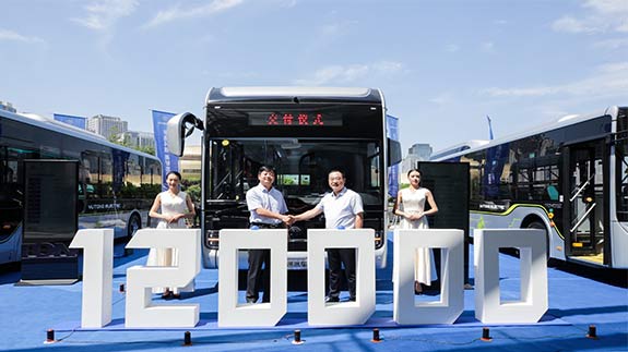 Yutong leads the industry to a new height with the delivery of the 120,000th new energy bus