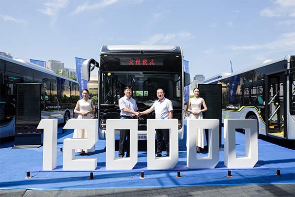 Yutong leads the industry to a new height with the delivery of the 120,000th new energy bus