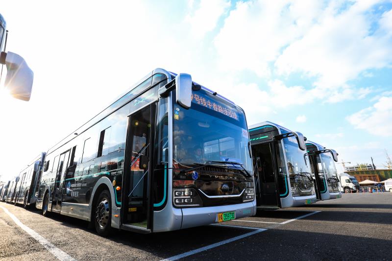 Yutong buses serve the China International Import Expo 2019