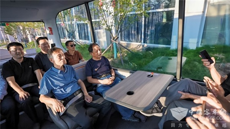 Yutong Intelligent Driving Bus Putting into Operation in Qingdao  Qingdao Citizens Rush to Take the Bus for “Fresh” Ride