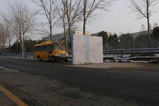 Yutong successfully conducts a wall collision test of school bus