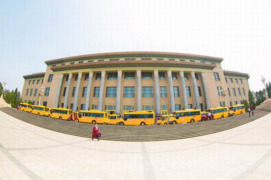 Yutong school buses favored by Canadian International School in China