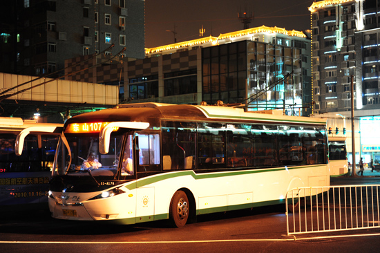 Yutong new energy trolley buses add beauty to Guangzhou