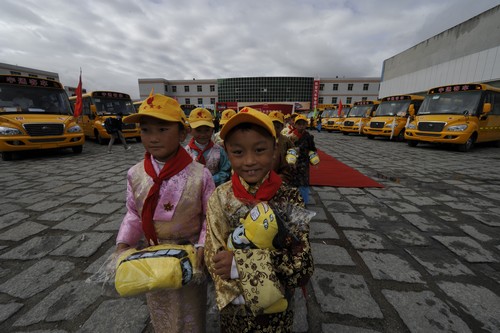 Yutong school buses appear on the Qinghai-Tibet Plateau