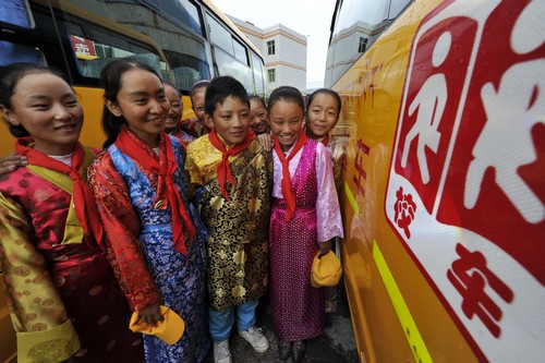 Yutong school buses appear on the Qinghai-Tibet Plateau