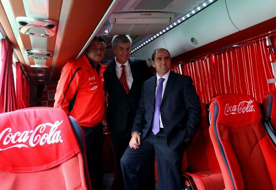 Yutong bus carries Chilean national football team