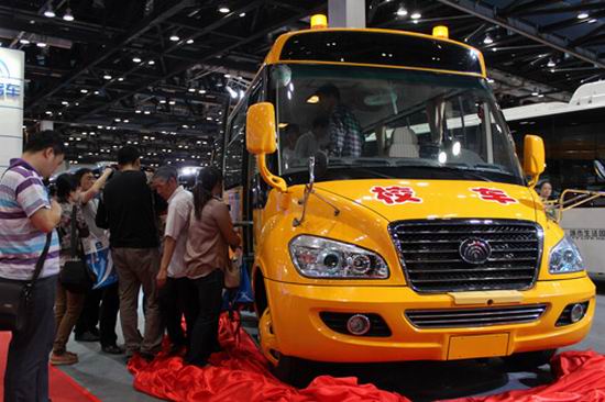 Yutong launches the first school bus complying with new national standard