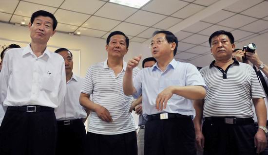 Party chief of Zhengzhou inspects Yutong 