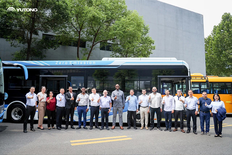Latin American Diplomatic Envoys to China Visited Yutong to Experience the Extraordinary Intelligent Manufacturing in China