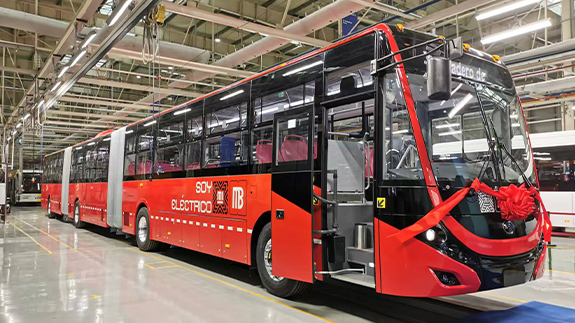 World's First 26-meter Pure Electric Double Articulated Bus Rolls off the Production Line