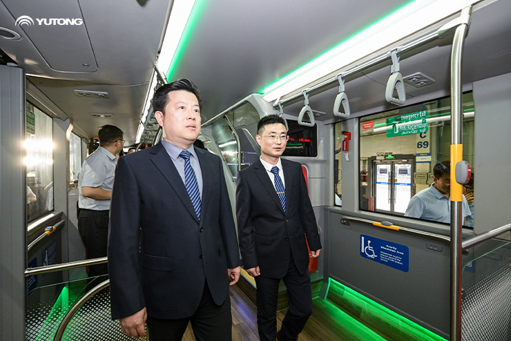Yutong’s New Generation U12DD Battery Electric Double Decker Wows the Audience!
