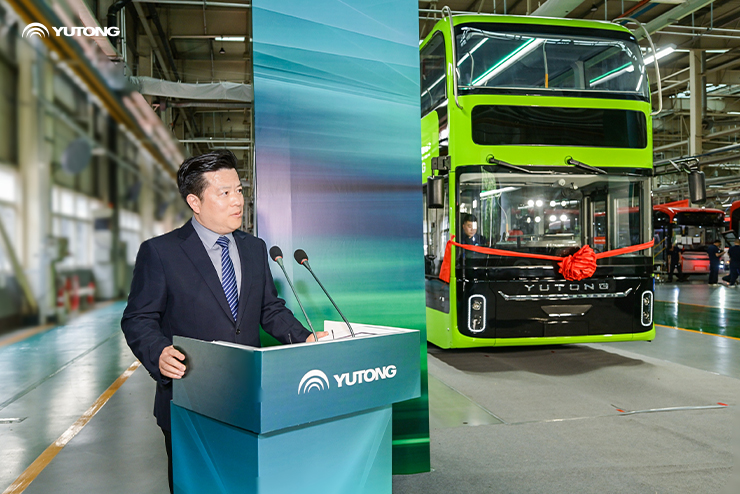 Yutong’s New Generation U12DD Battery Electric Double Decker Wows the Audience!