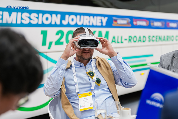 Yutong Debuts New Generation Battery Electric Intercity Bus IC12E at UITP Summit Hamburg 2025, Showcasing Electrification Innovation