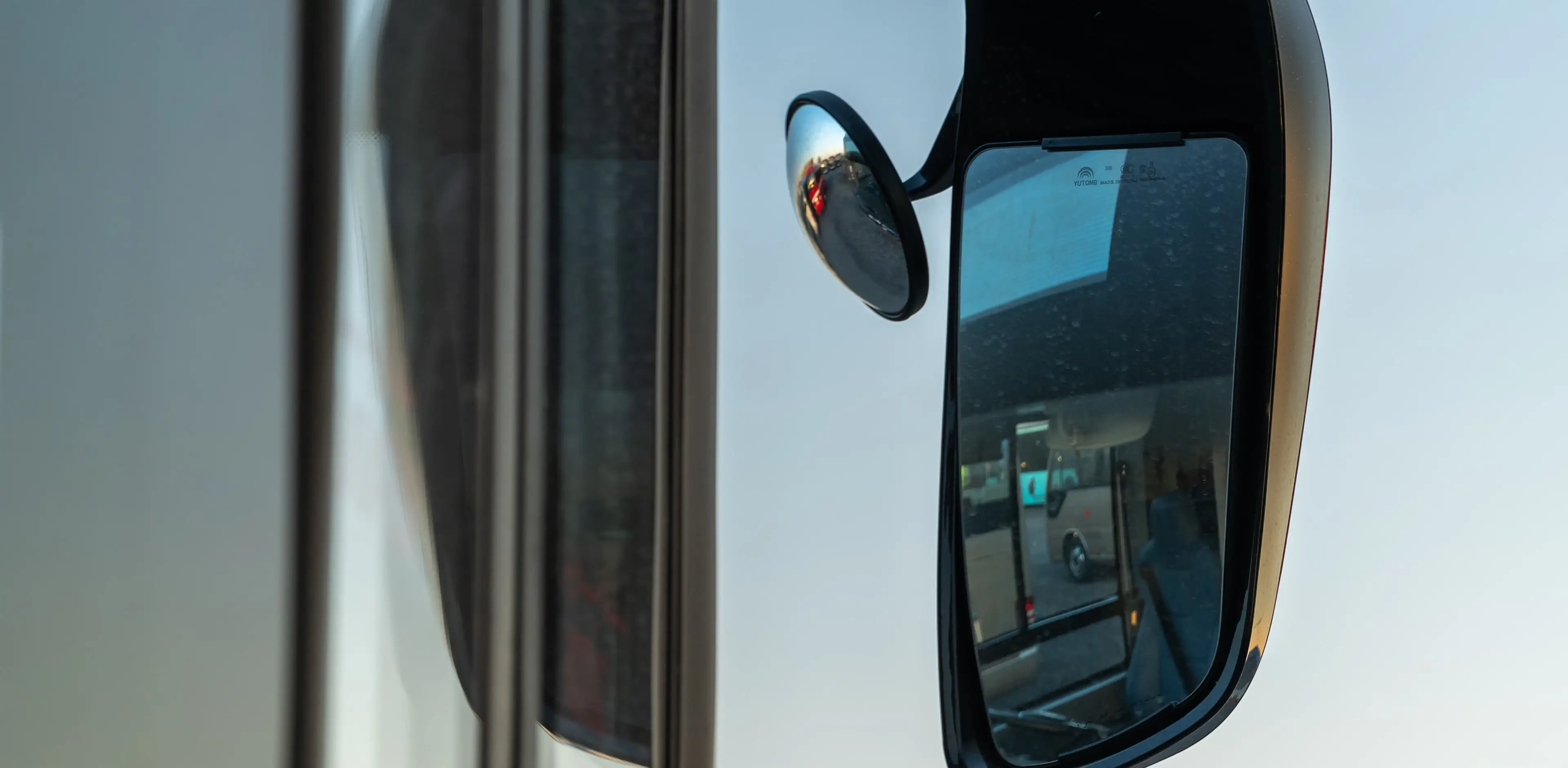 Wide-angle rearview mirror