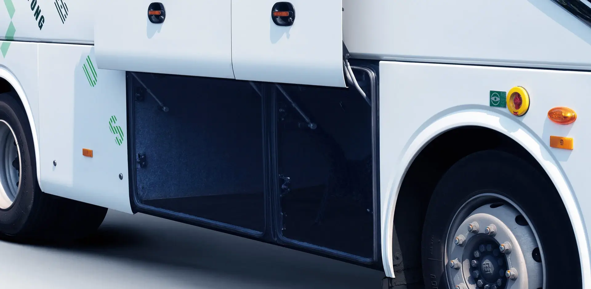 Large capacity luggage compartment