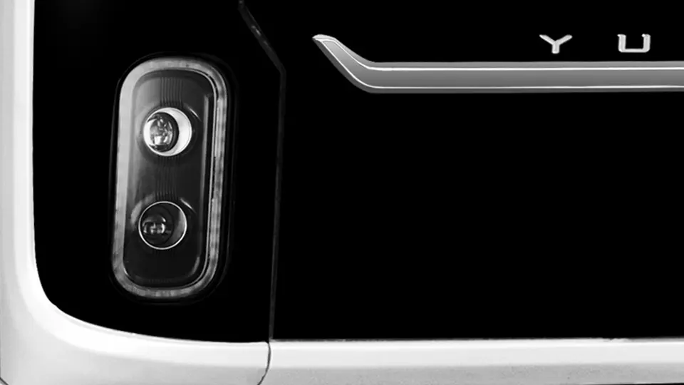 Full LED track-shaped headlight cluster
