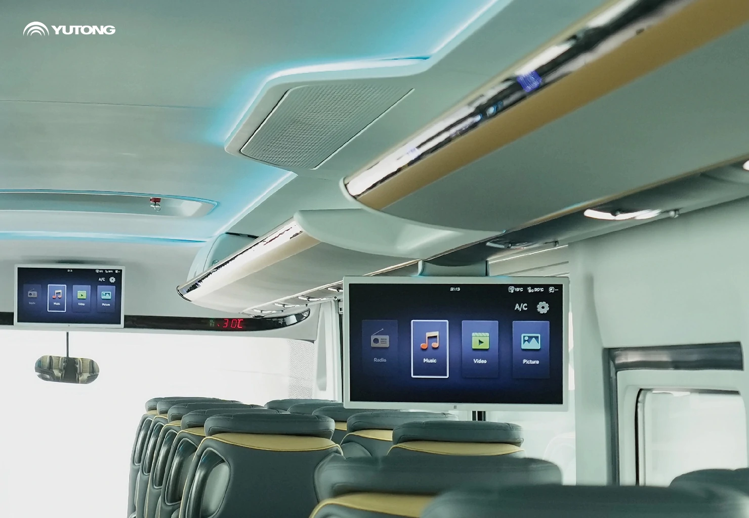 Yutong left-hand drive diesel coach T12 debuts:&nbsp;superior reliability for premium travel