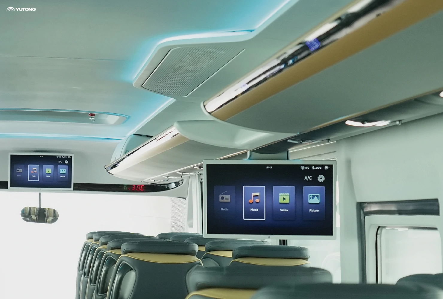 Yutong left-hand drive diesel coach T12 debuts:&nbsp;superior reliability for premium travel
