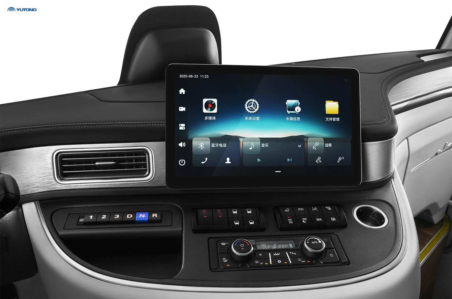 Yutong left-hand drive diesel coach T12 debuts:&nbsp;superior reliability for premium travel