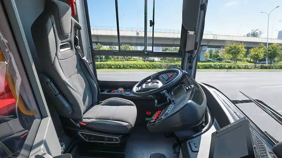 Fully air-suspended driver seat